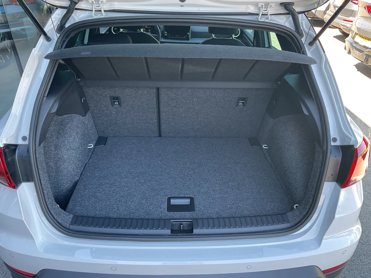 Seat Arona 1,0 TSI 85 kW DSG Baujahr 2026, 5.000 km, Österreich — Foto 7 von 16