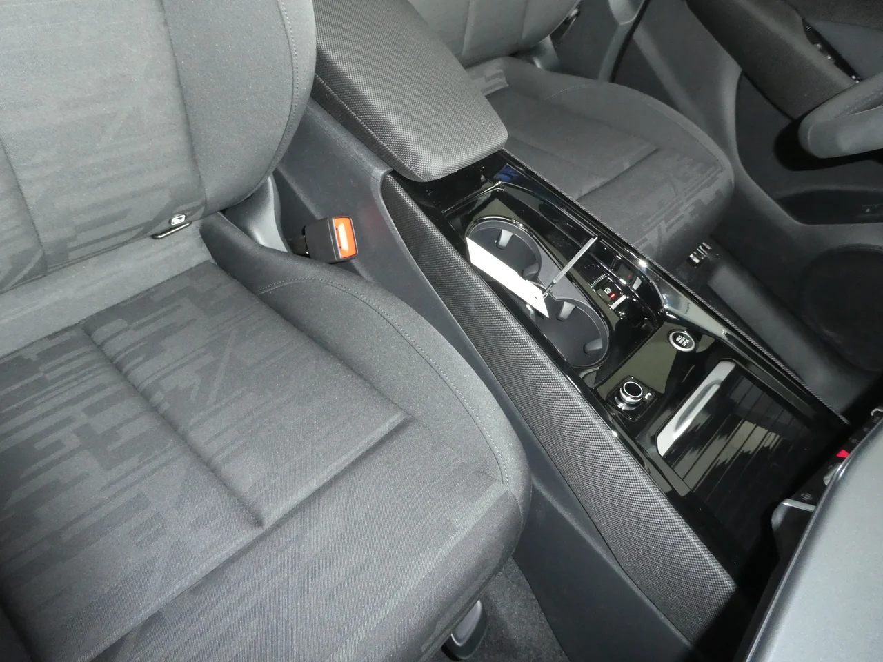 Audi Q3 2,0 110 kW TDI Automatik Baujahr 2026, Mythosschwarz Metallic, 10.108 km, Österreich — Foto 11 von 20