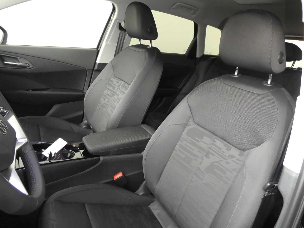 Audi Q3 2,0 110 kW TDI Automatik Baujahr 2026, Mythosschwarz Metallic, 10.108 km, Österreich — Foto 4 von 20