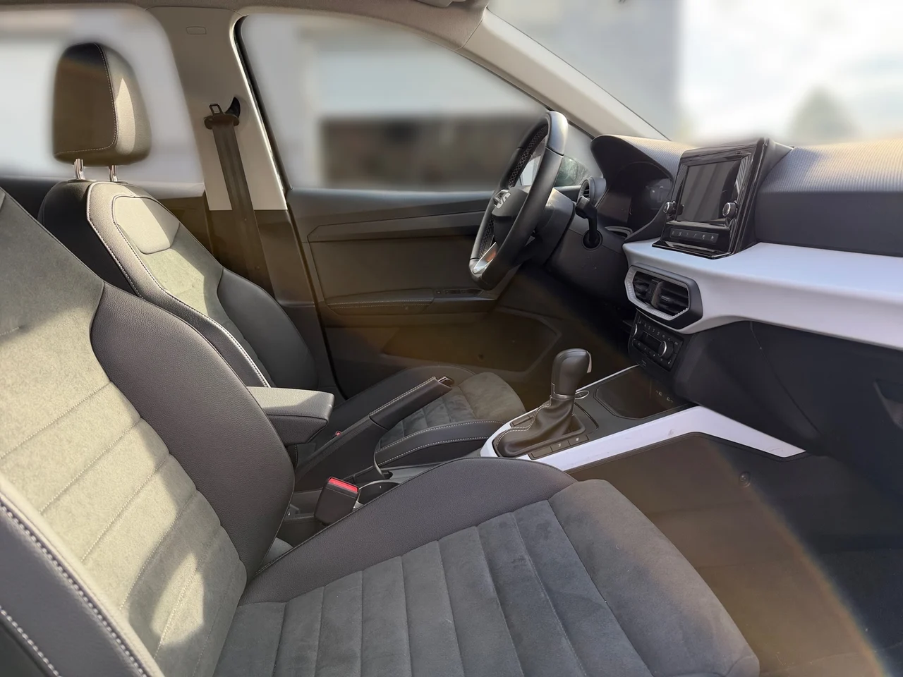 Seat Arona 1,0 TSI 85 kW DSG Baujahr 2026, 7.384 km, Österreich — Foto 10 von 15