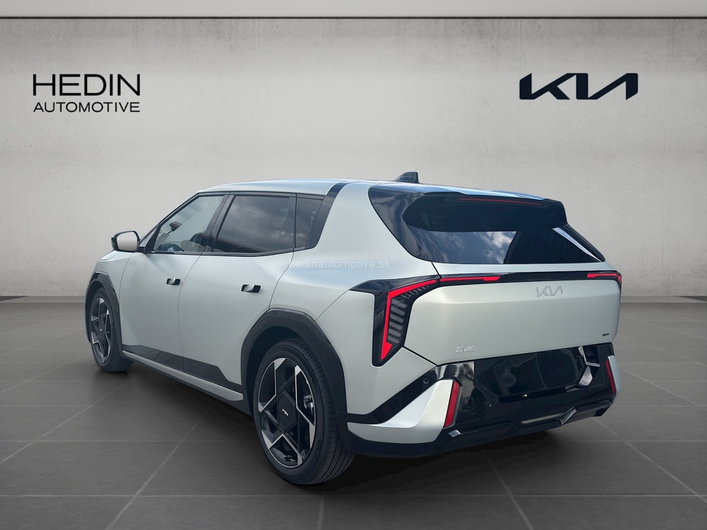 Kia EV4 150kW 81,4, Slowakei — Foto 5 von 17