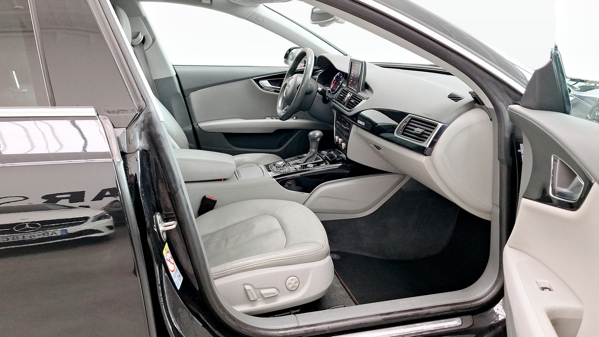 Audi a7 quattro 3,0 TDI 180 kW Baujahr 2012, 297.820 km, Slowakei — Foto 13 von 24