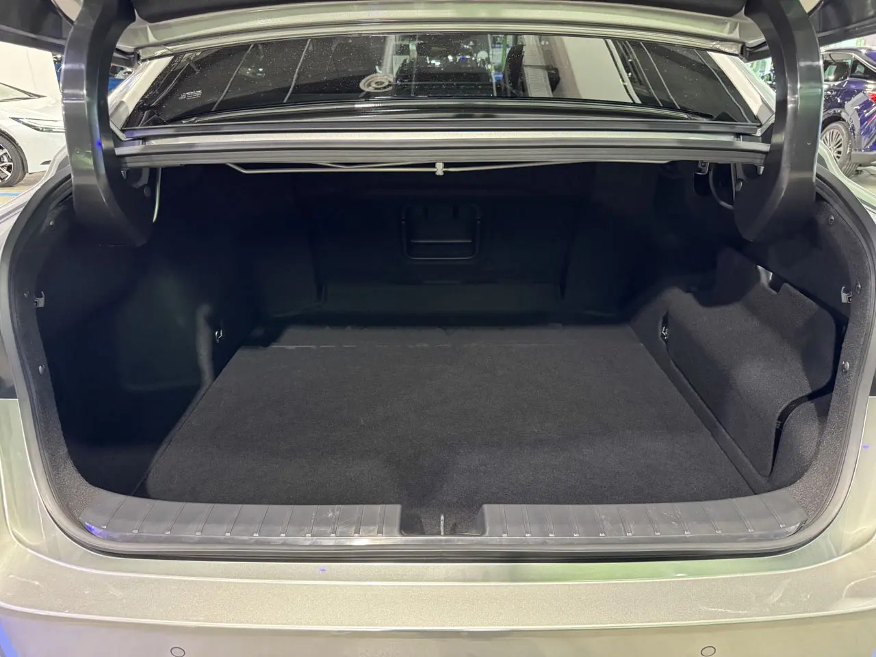 Lexus Es 300h Automatik, Polen — Foto 10 von 10