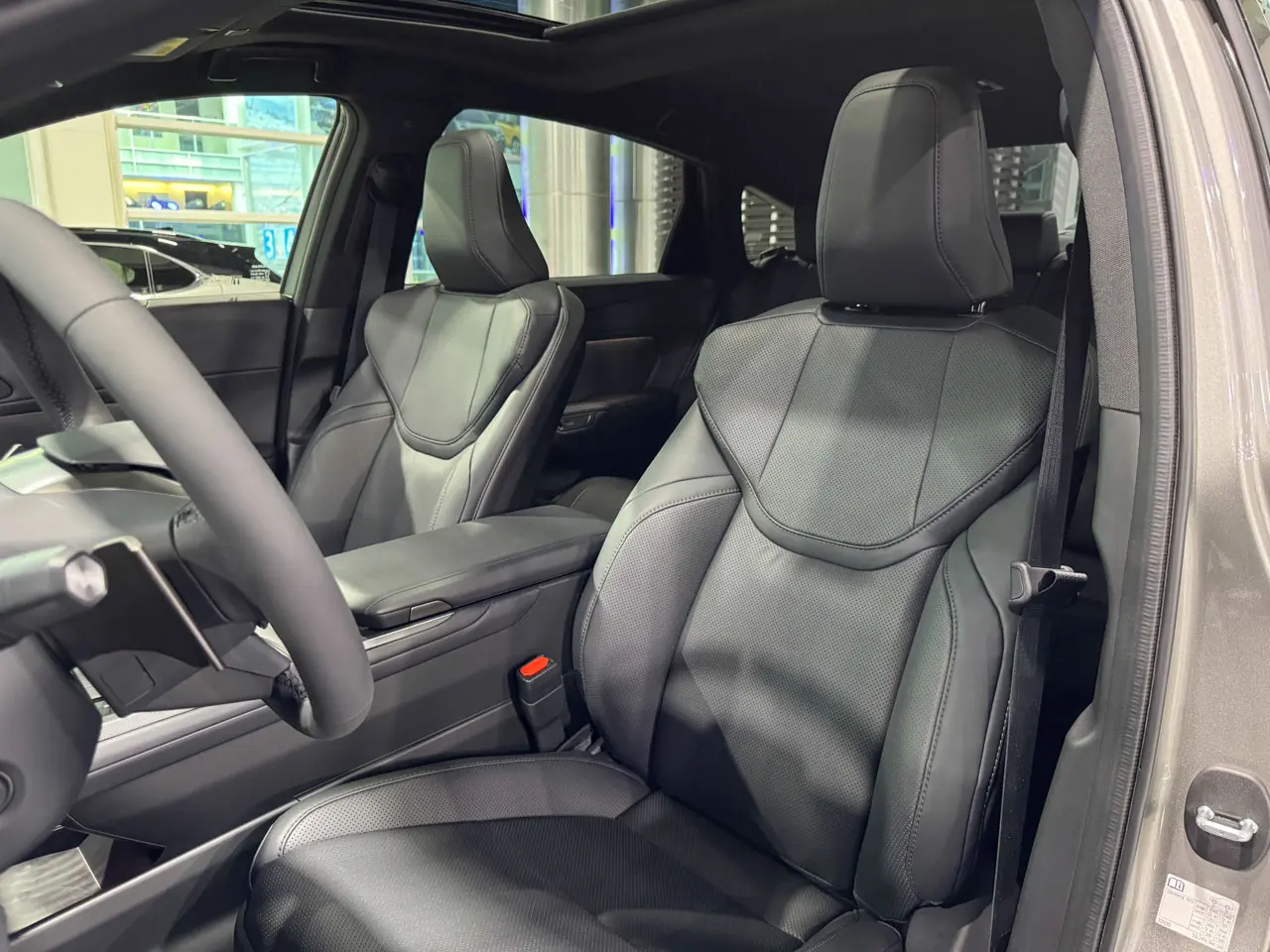 Lexus Es 300h Automatik, Polen — Foto 8 von 10