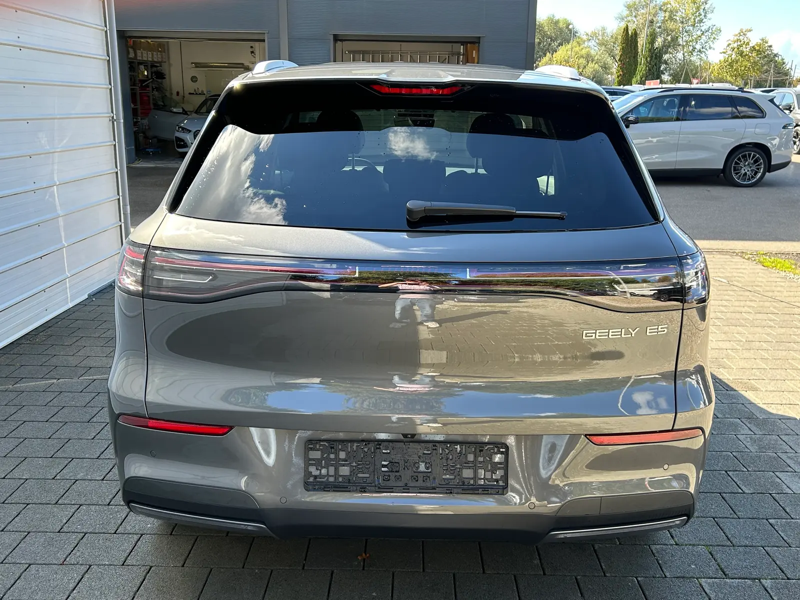 Geely E5 160 kW 68,4 Automatik Baujahr 2026, grau, 25 km, Deutschland — Foto 5 von 16