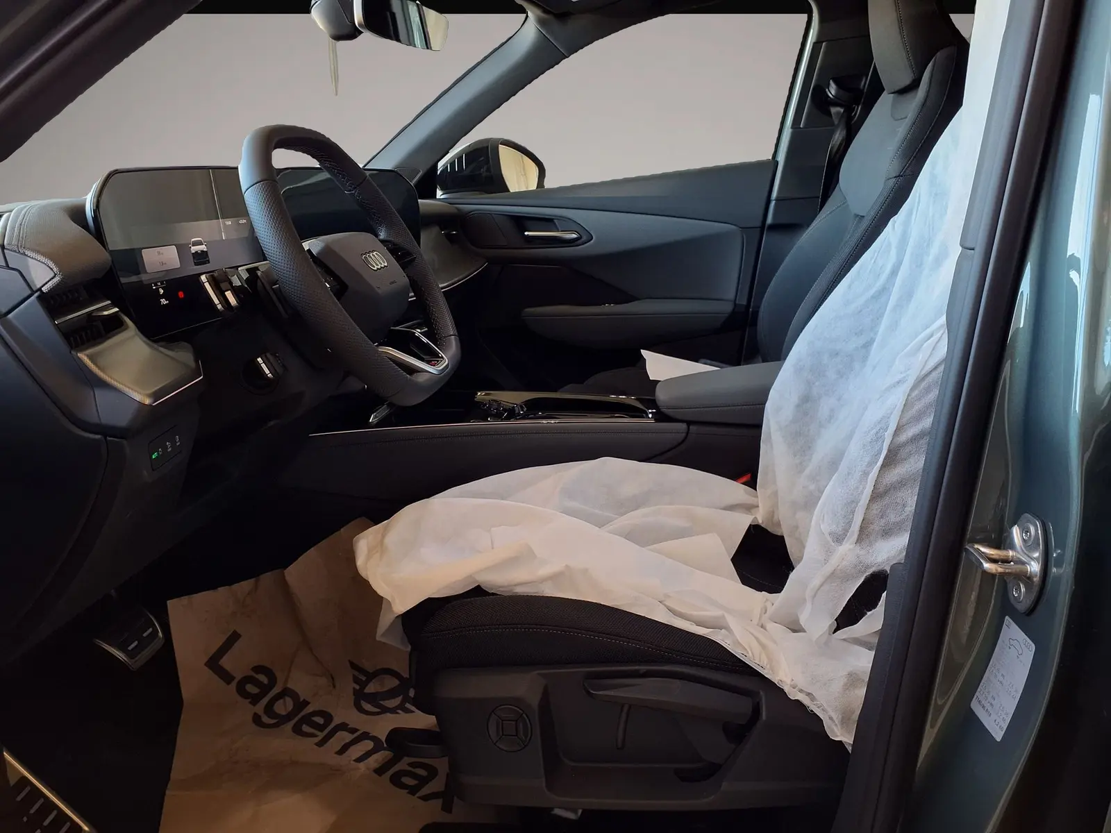 Audi Q3 4x4 195 kW TFSI Automatik, grün, 50 km, Deutschland — Foto 5 von 5