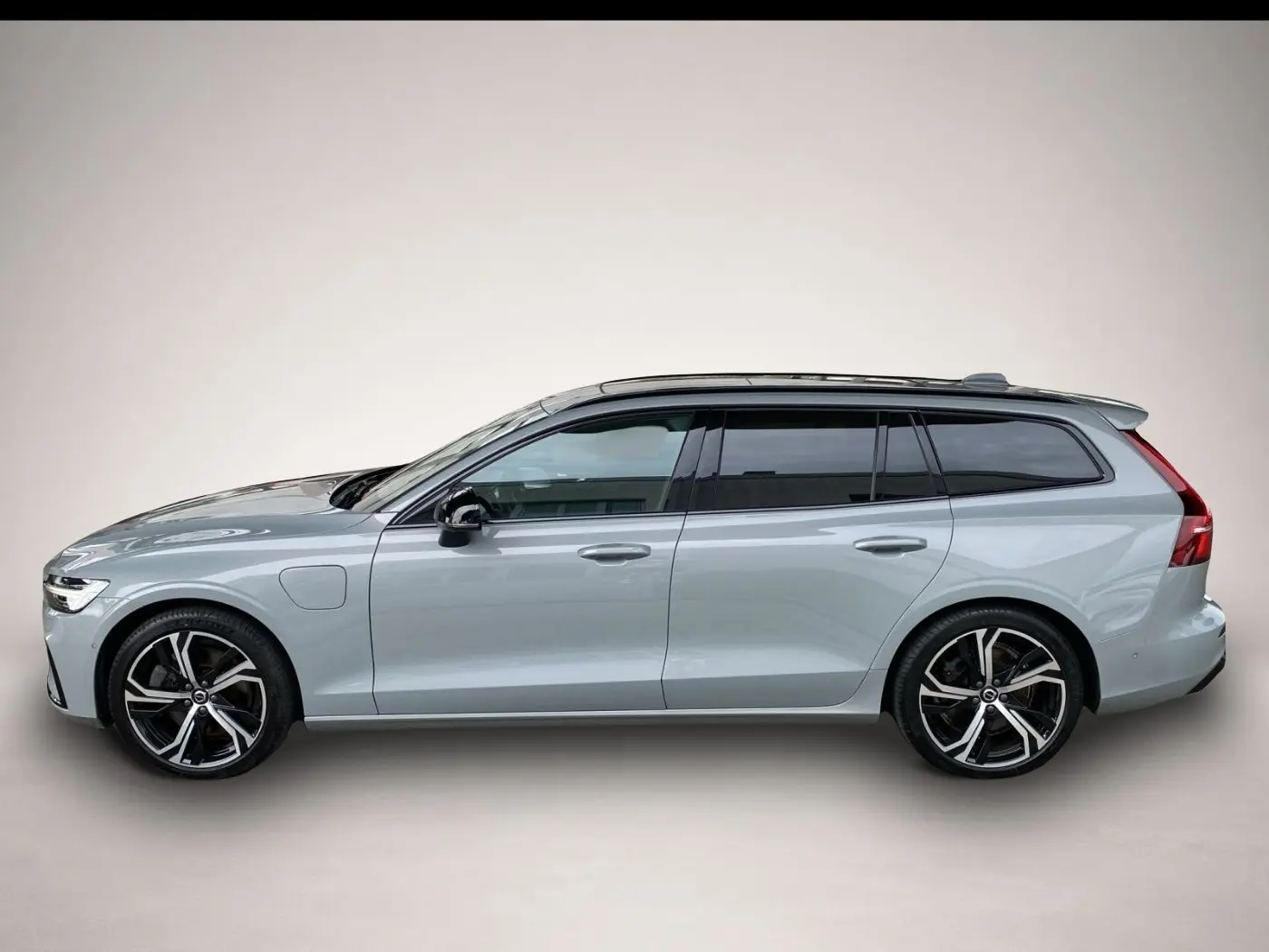 Volvo V60 4x4 2,0 335 kW Automatik Baujahr 2024, grau, 25.450 km, Deutschland — Foto 2 von 8