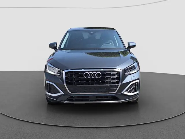 Audi Q2 1,5 110 kW TFSI Automatik Baujahr 2024, grau, 23.600 km, Deutschland — Foto 2 von 20
