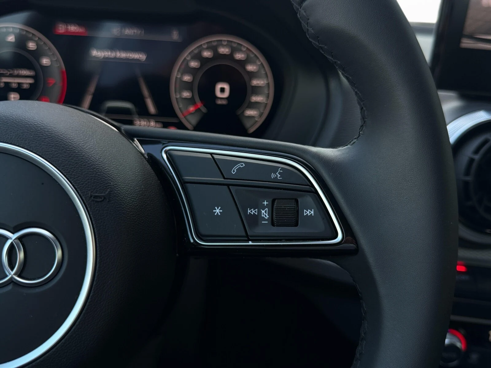 Audi q2 1,5 110 kW Automatik Baujahr 2024, 2.715 km, Polen — Foto 12 von 60