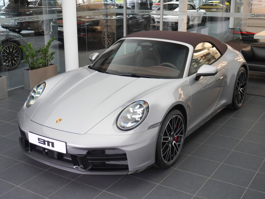 Porsche 911 Automatik Baujahr 2026, srebrny, 5 km, Polen — Foto 4 von 8