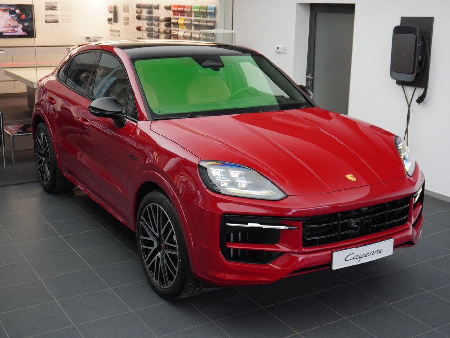 Porsche Cayenne Automatik Baujahr 2026, czerwony, 5 km, Polen — Foto 7 von 8