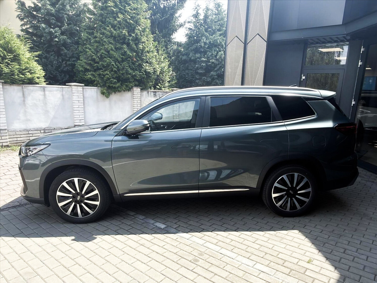 Chery Tiggo PHEV 1.5 Automat 205 kW Baujahr 2025, niebieski, 1 km, Polen — Foto 2 von 12