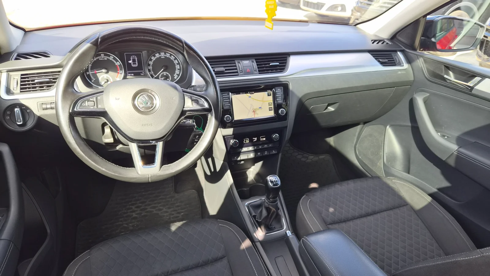 Škoda Rapid Spaceback Sb 1,0 TSI 81 kW Schaltgetriebe Baujahr 2017, Slowakei — Foto 9 von 17