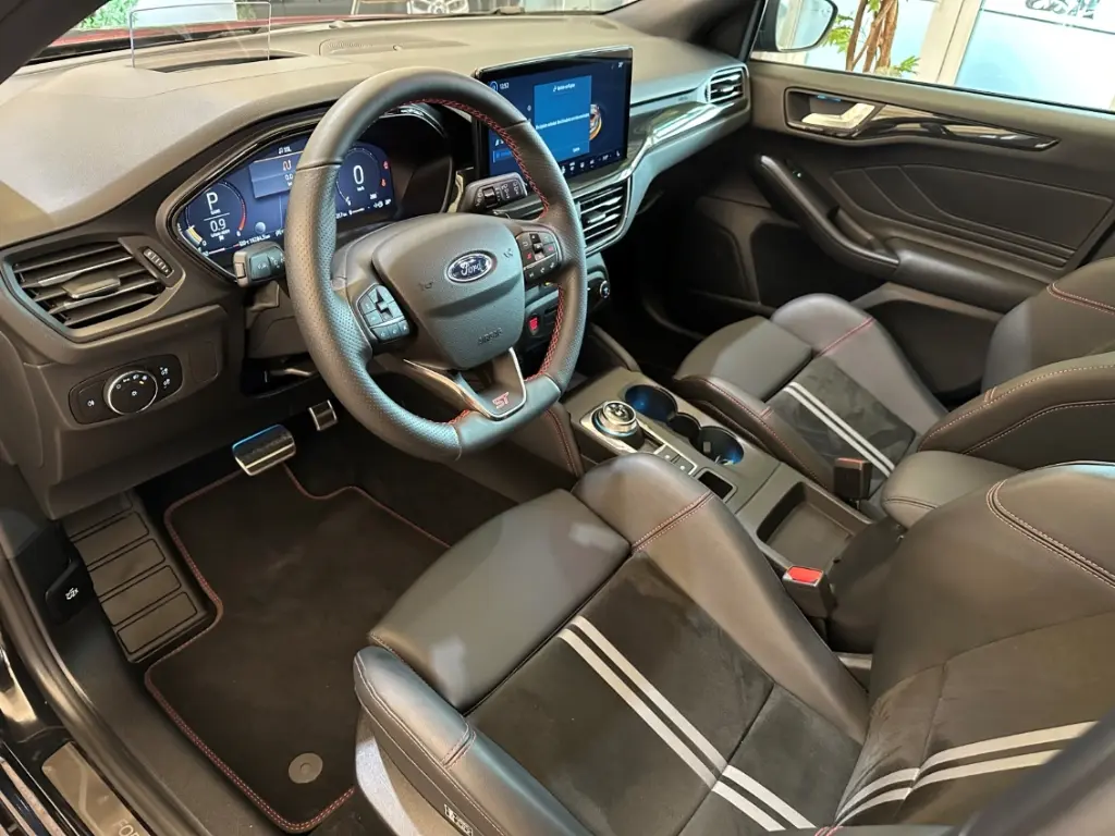 Ford Focus 2,3 206 kW Automatik Baujahr 2024, schwarz, 16.283 km, Deutschland — Foto 10 von 28