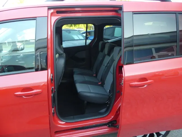 Renault Kangoo 1,5 70 kW dCi Schaltgetriebe Baujahr 2021, rot, 23.062 km, Deutschland — Foto 16 von 40