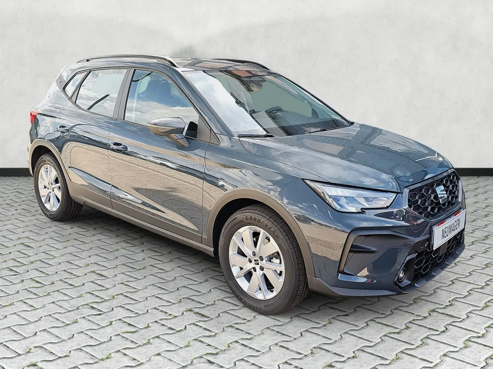 Seat Arona 70 kW 1.0 TSI Schaltgetriebe Baujahr 2026, blau, 9 km, Deutschland — Foto 2 von 24