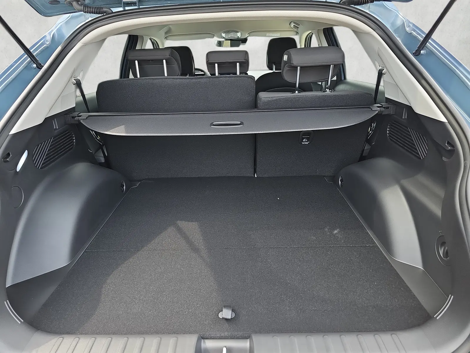 Hyundai Ioniq 125 kW Automatik Baujahr 2026, blau, 9 km, Deutschland — Foto 15 von 24