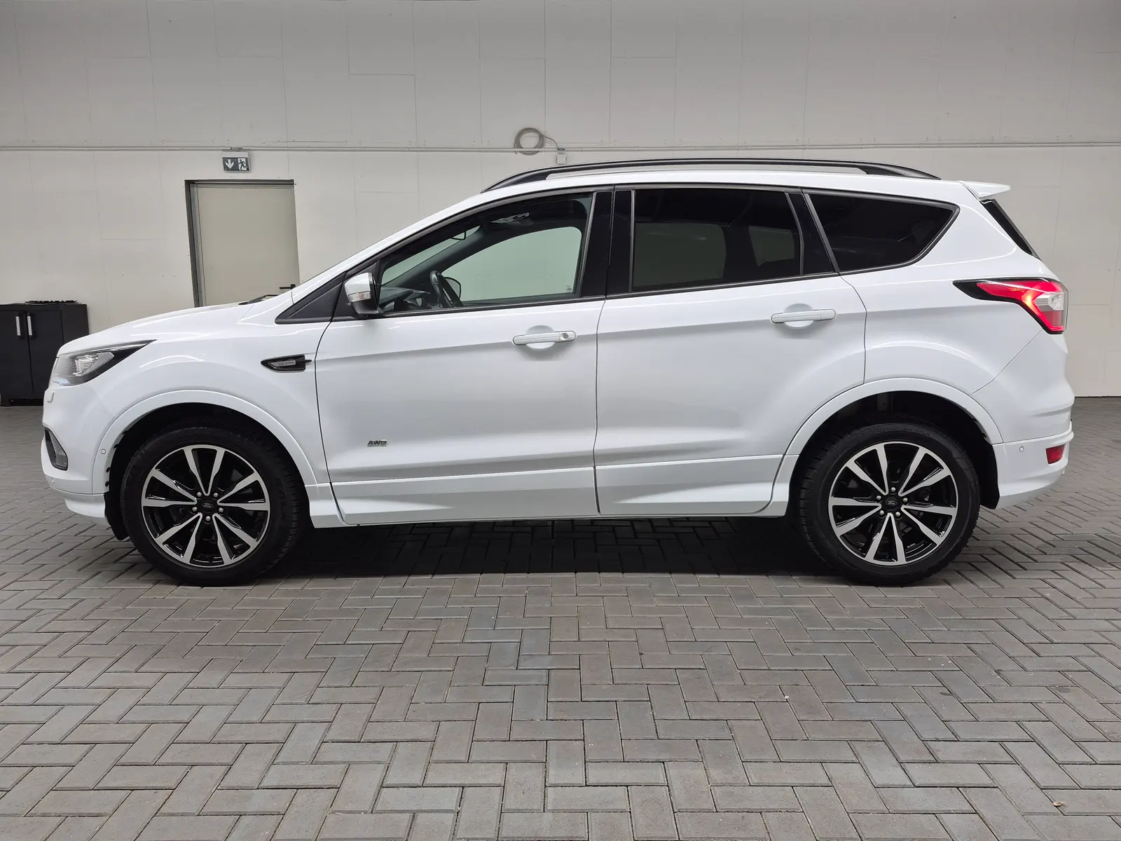 Ford Kuga 4x4 1,5 129 kW Automatik Baujahr 2018, weiß, 78.150 km, Deutschland — Foto 2 von 20