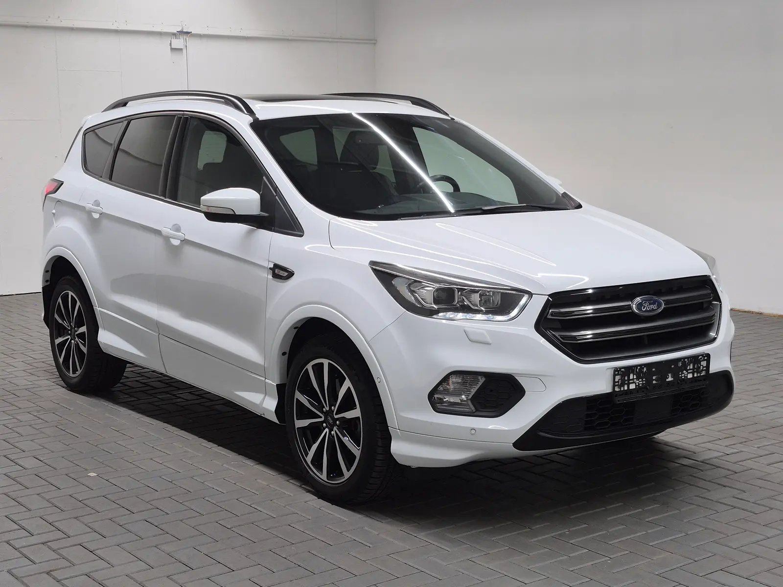 Ford Kuga 4x4 1,5 129 kW Automatik Baujahr 2018, weiß, 78.150 km, Deutschland — Foto 6 von 20