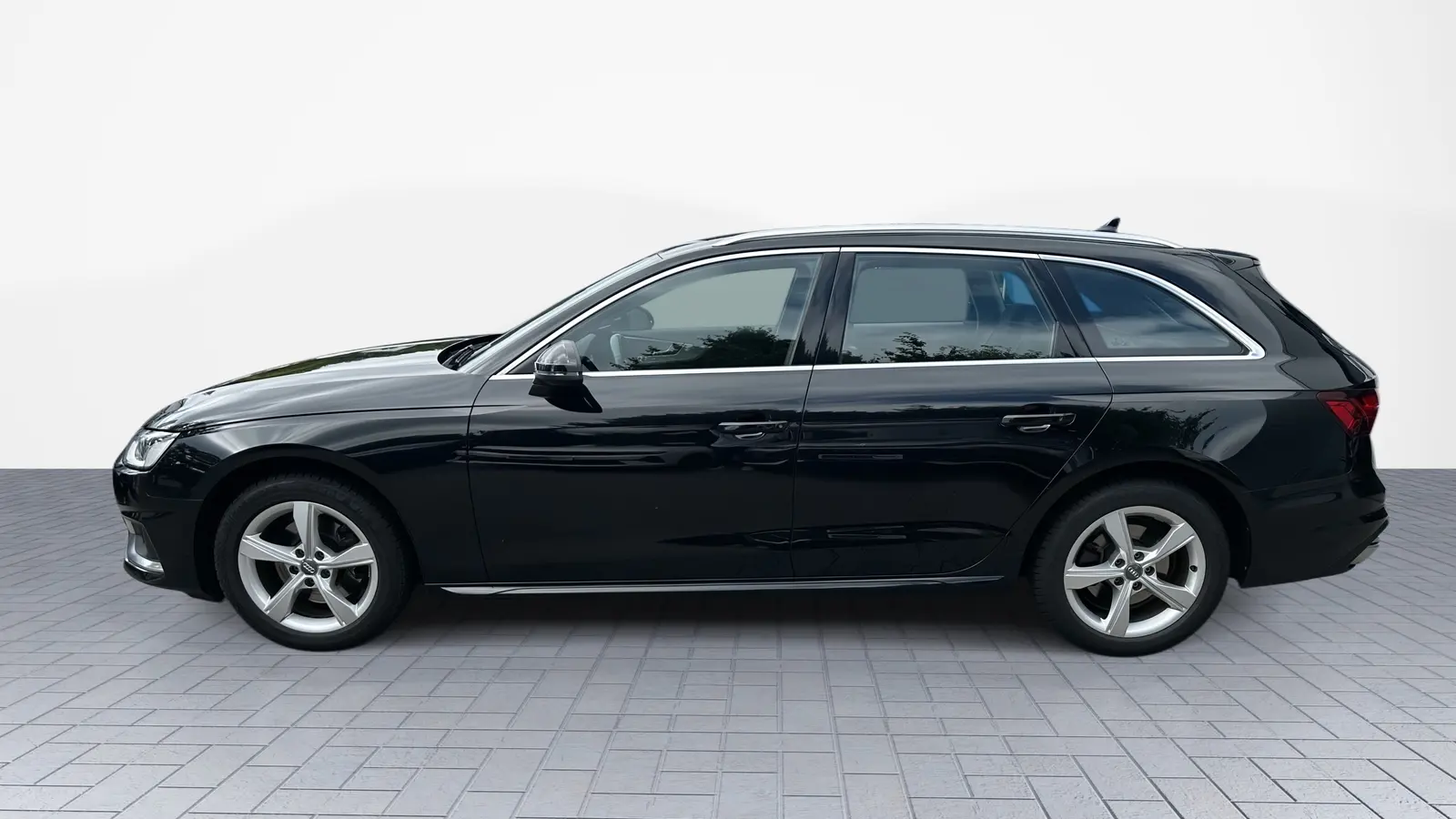 Audi A4 2,0 140 kW Automatik Baujahr 2019, schwarz, 99.500 km, Deutschland — Foto 2 von 30