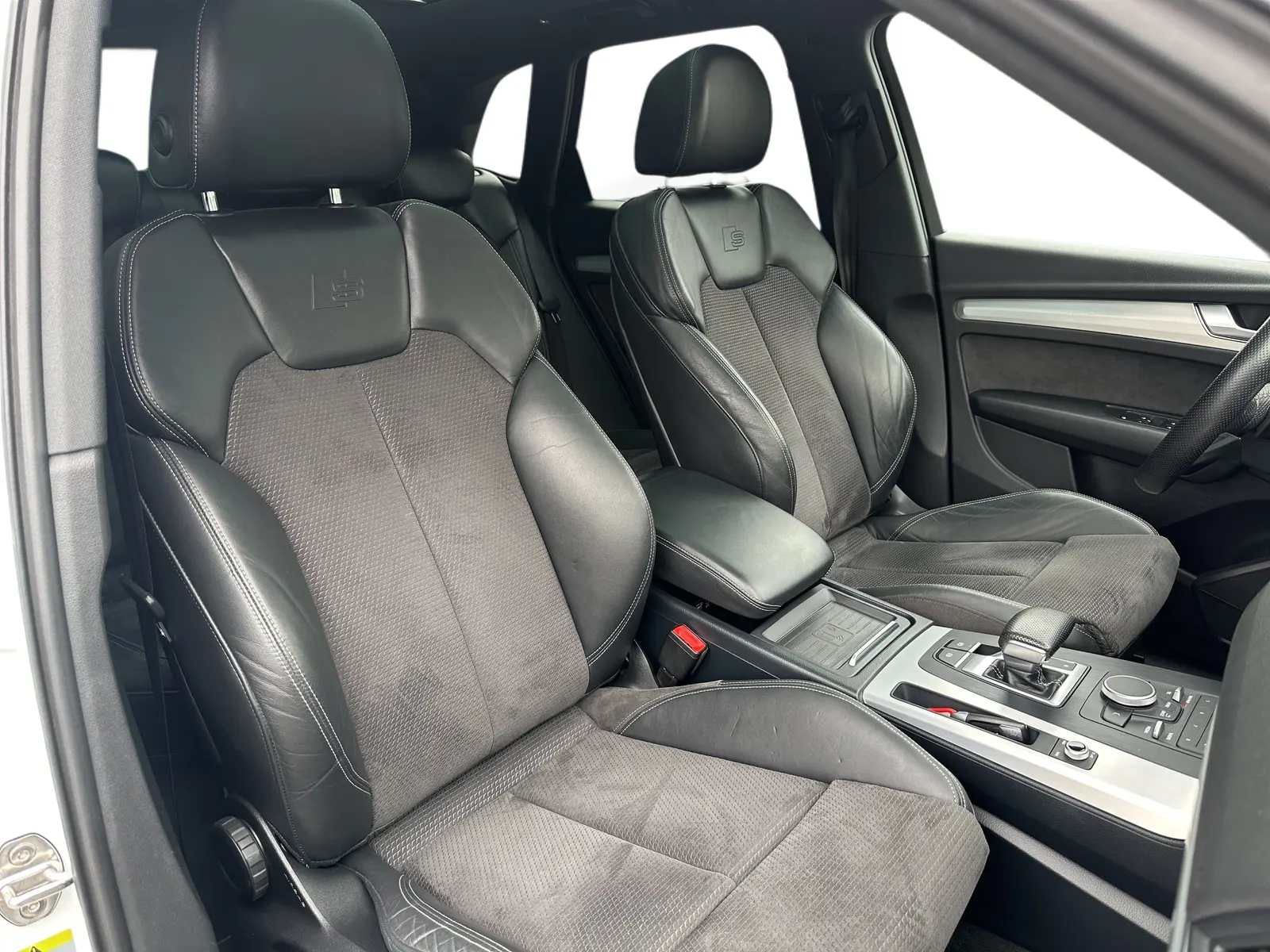 Audi Q5 4x4 2,0 140 kW Automatik Baujahr 2017, weiß, 126.750 km, Deutschland — Foto 10 von 23