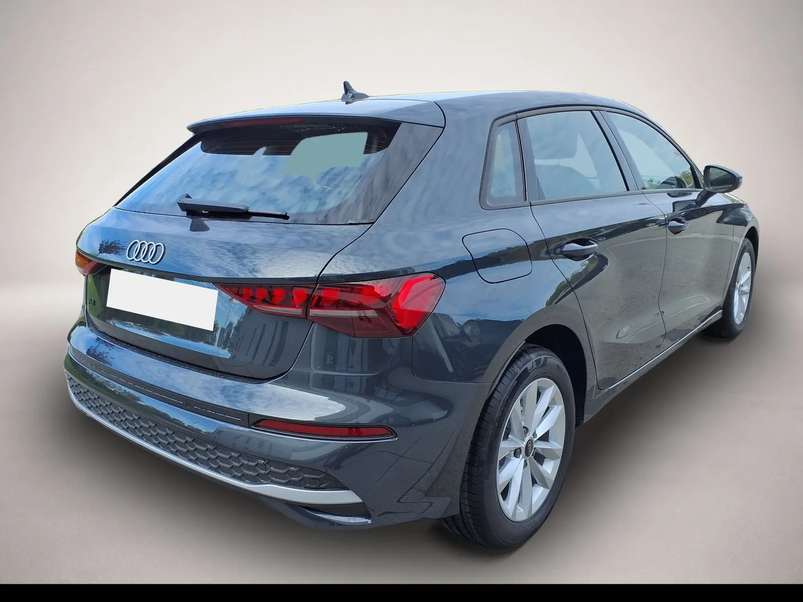 Audi A3 85 kW 1.5 TFSI Schaltgetriebe, grau, 50 km, Deutschland — Foto 3 von 4