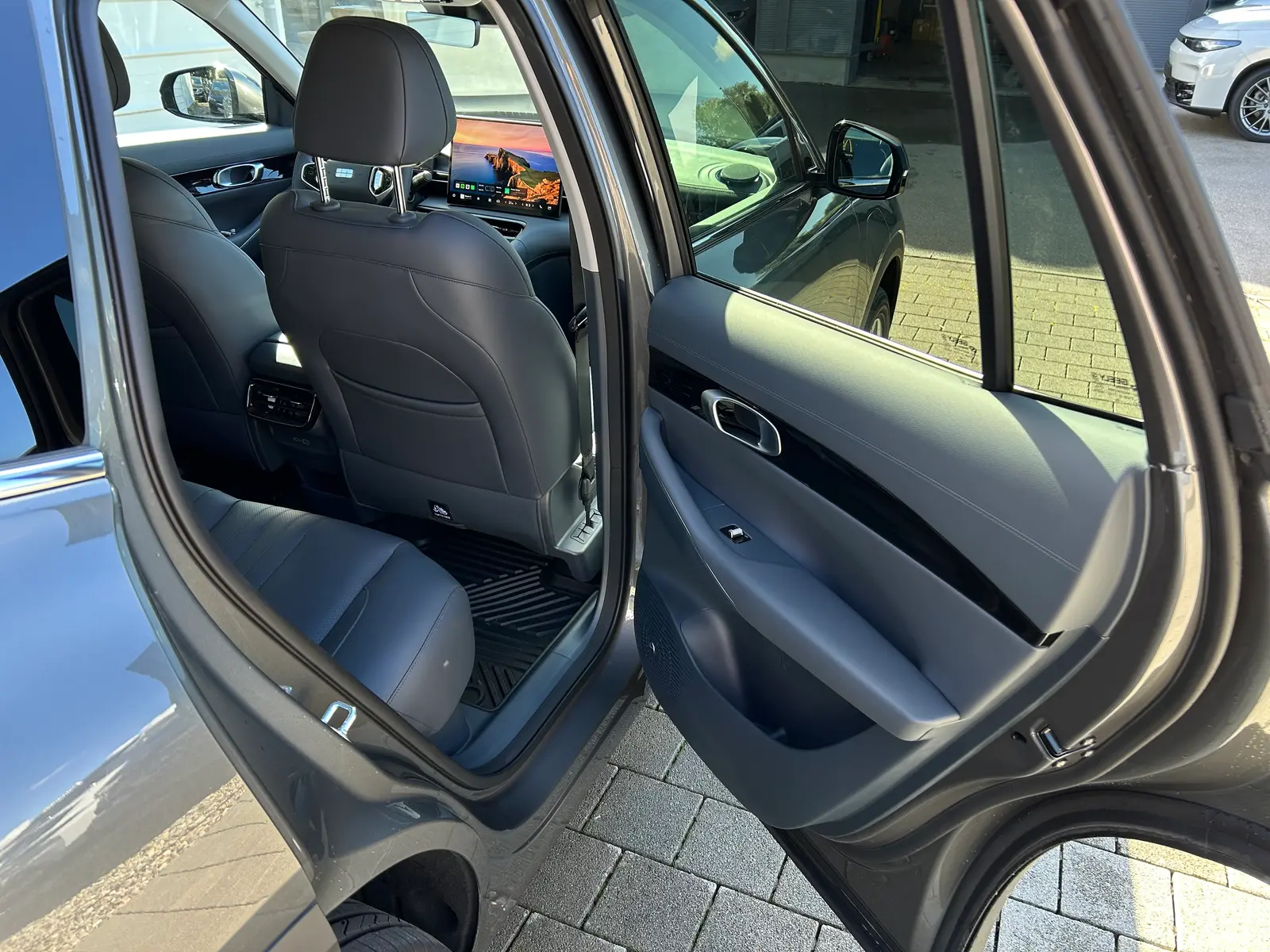 Geely E5 160 kW 68,4 Automatik Baujahr 2026, grau, 25 km, Deutschland — Foto 13 von 16
