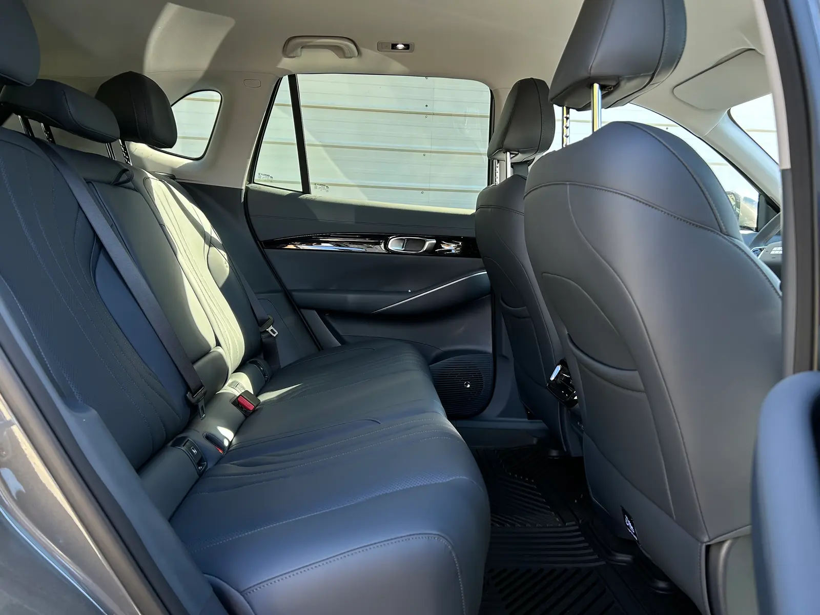 Geely E5 160 kW 68,4 Automatik Baujahr 2026, grau, 25 km, Deutschland — Foto 14 von 16