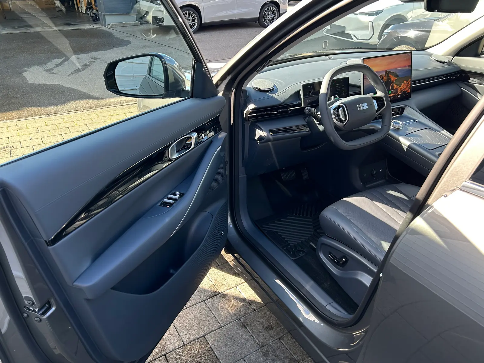 Geely E5 160 kW 68,4 Automatik Baujahr 2026, grau, 25 km, Deutschland — Foto 6 von 16