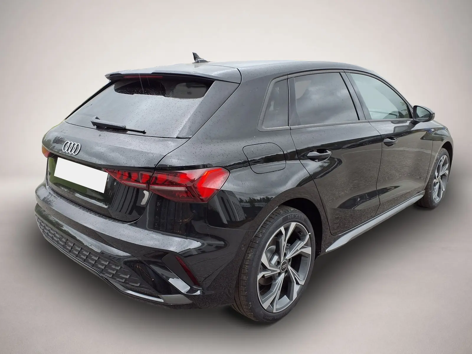 Audi A3 1,5 110 kW TFSI Automatik, schwarz, 50 km, Deutschland — Foto 3 von 4