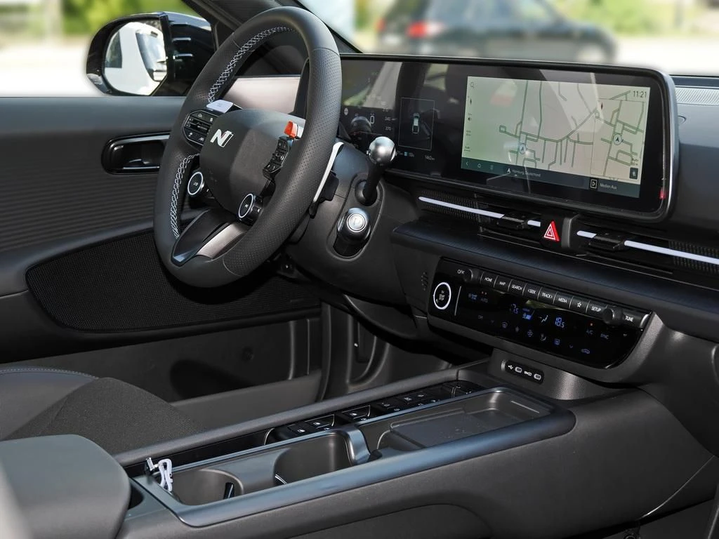 Hyundai Ioniq 448 kW Automatik Baujahr 2026, 9.900 km, Deutschland — Foto 16 von 33