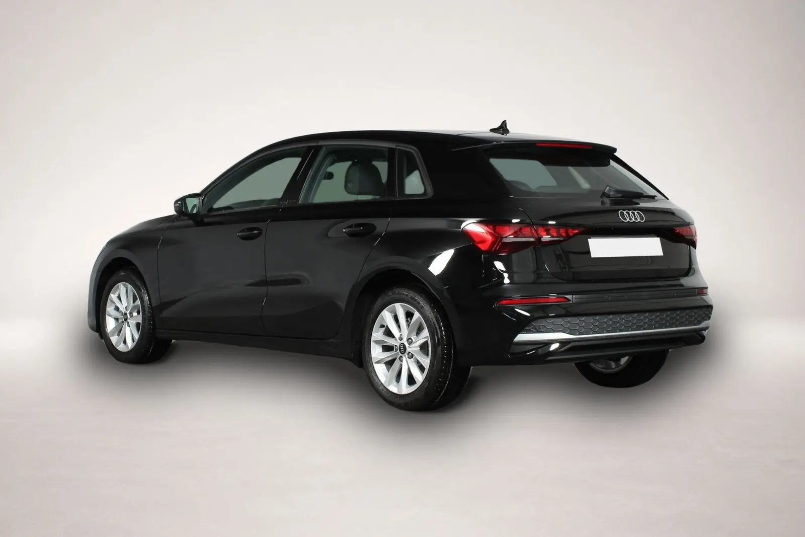 Audi A3 85 kW 1.5 TFSI Automatik, schwarz, 50 km, Deutschland — Foto 3 von 5