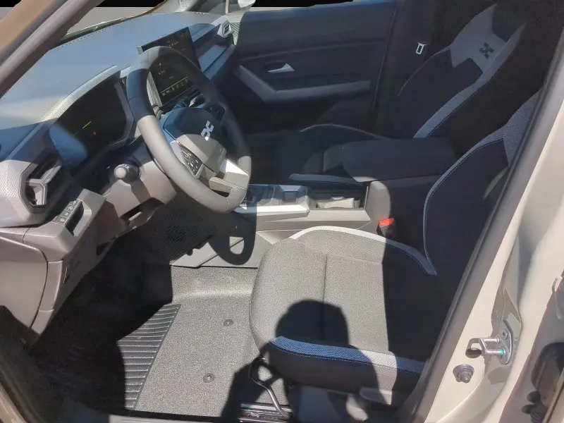 Dacia Duster 1,8 116 kW Automatik Baujahr 2026, beige, 20 km, Deutschland — Foto 4 von 5