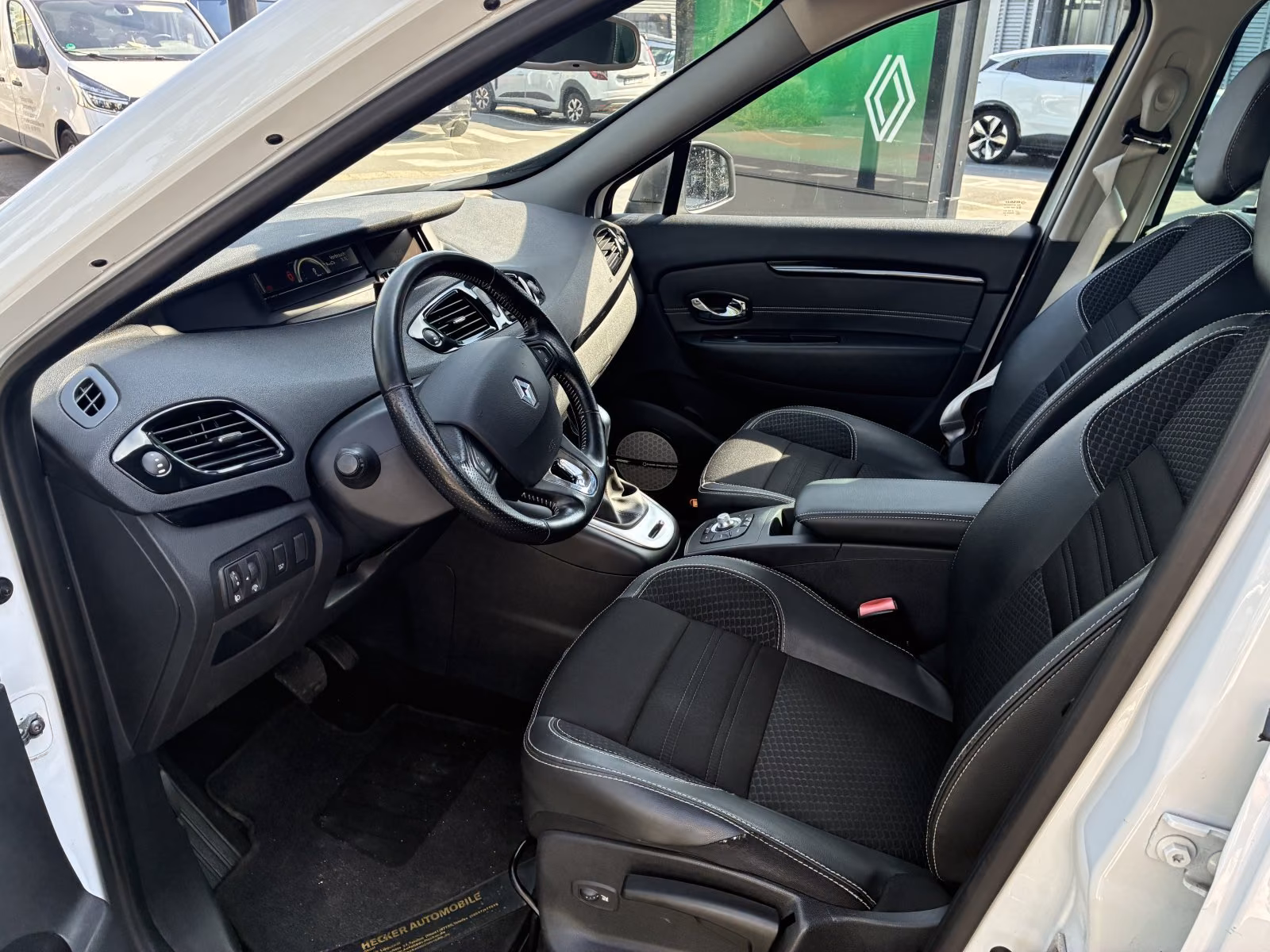 Renault Scenic 1,5 dCi 81 kW Automatik Baujahr 2016, 82.806 km, Deutschland — Foto 9 von 16