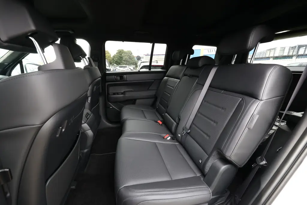 Hyundai Santa Fe Hev 4WD 1,6 Automatik Baujahr 2026, 10 km, Österreich — Foto 10 von 23