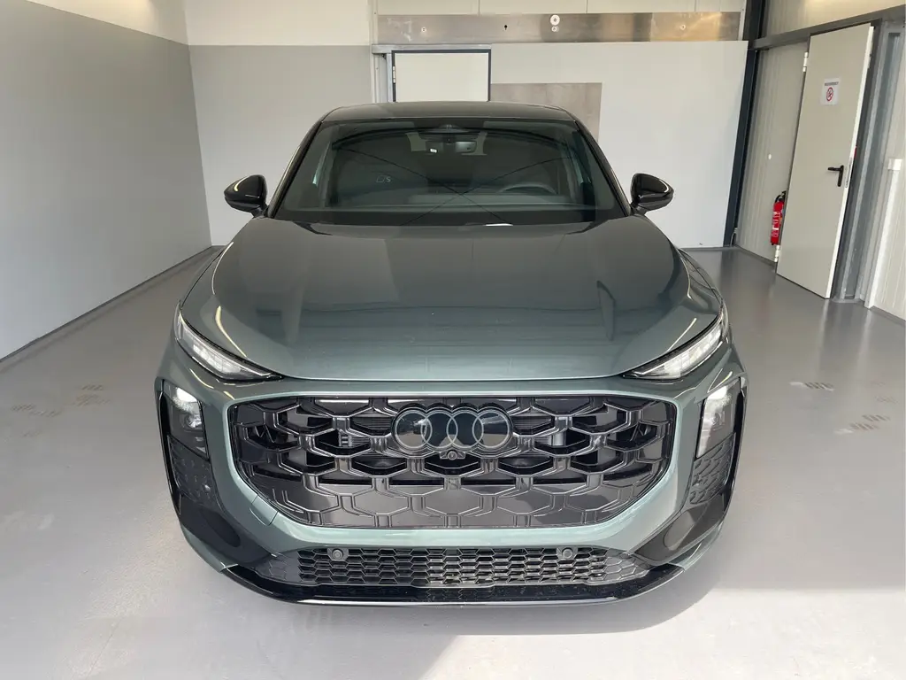 Audi q3 quattro 2,0 TFSI Automatik, 20 km, Österreich — Foto 2 von 41