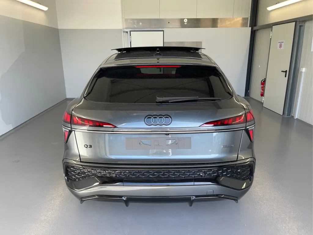 Audi q3 quattro 2,0 TFSI 265 195 kW Automatik, 20 km, Österreich — Foto 5 von 47