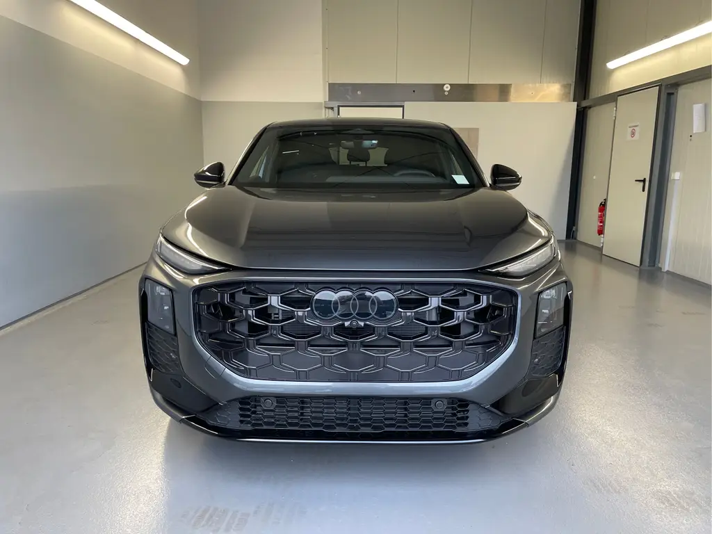 Audi q3 quattro 2,0 TFSI Automatik, 20 km, Österreich — Foto 2 von 51