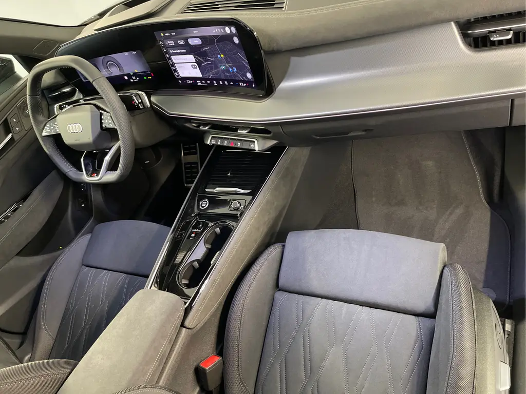 Audi q3 quattro 2,0 TFSI 265 195 kW Automatik, 20 km, Österreich — Foto 13 von 41