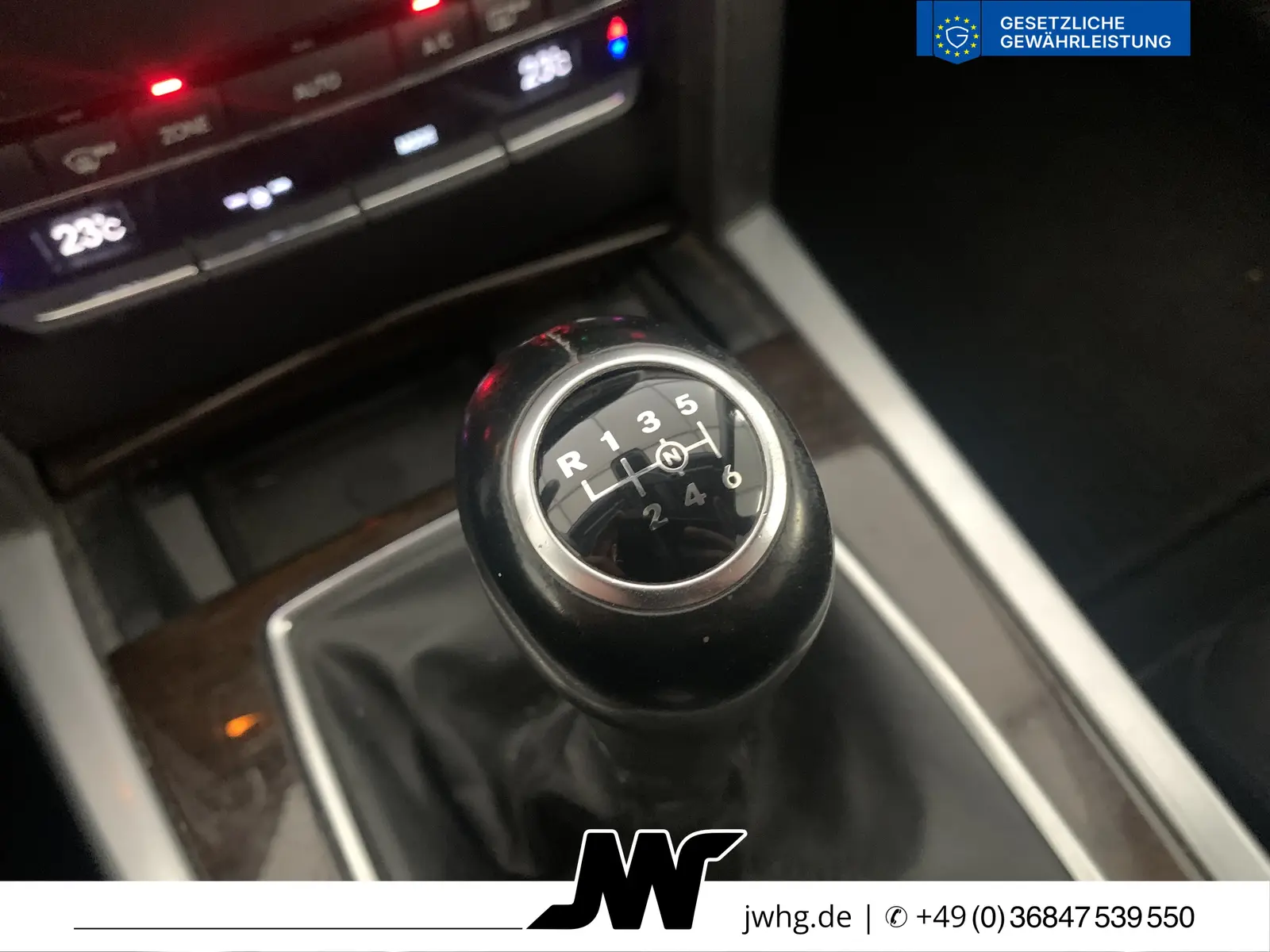 Mercedes-Benz Třída E 2,1 100 kW Schaltgetriebe Baujahr 2012, schwarz, 291.815 km, Deutschland — Foto 12 von 17